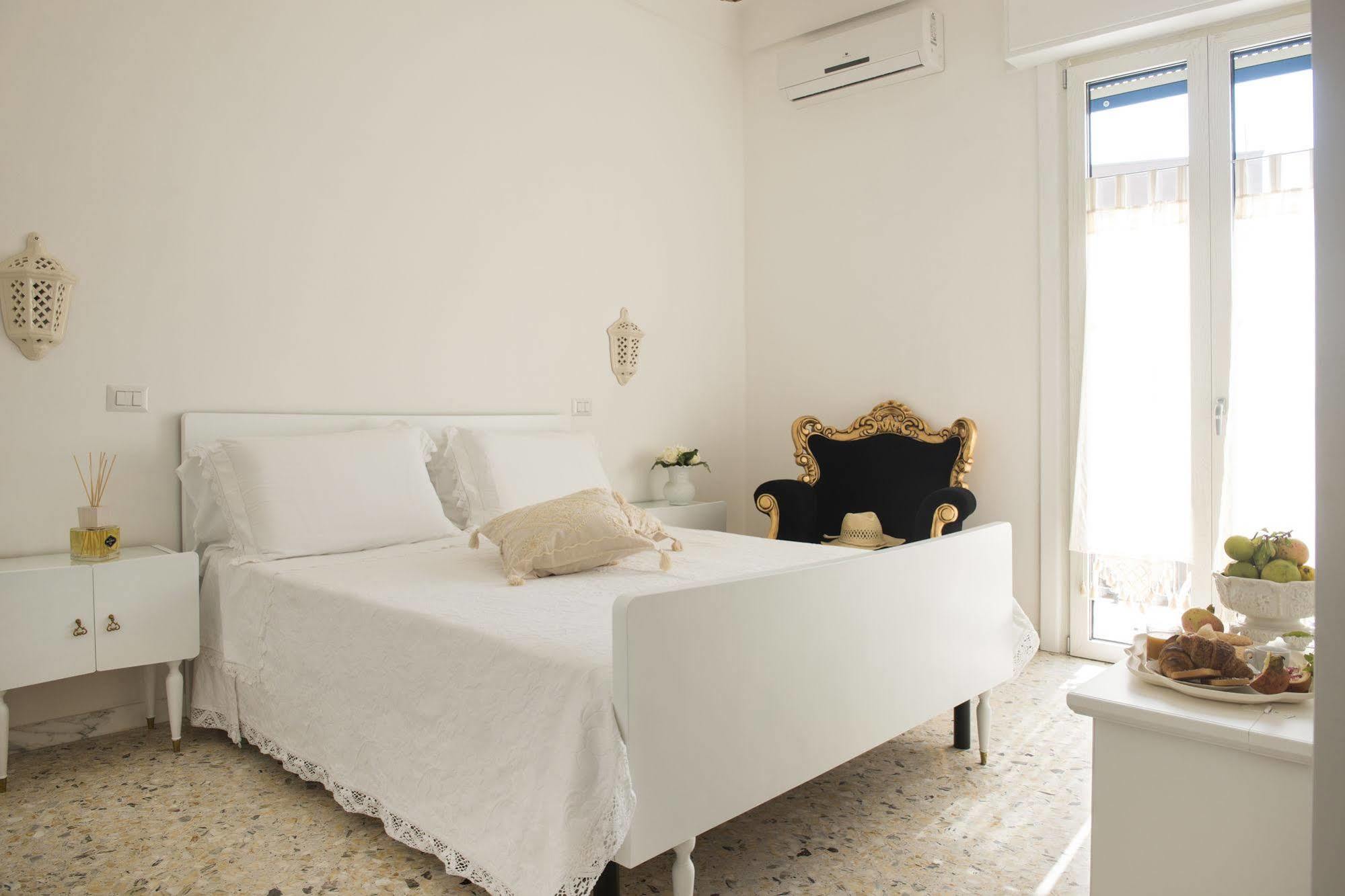 Dimora Cappuccini Guest House Чистерніно Екстер'єр фото
