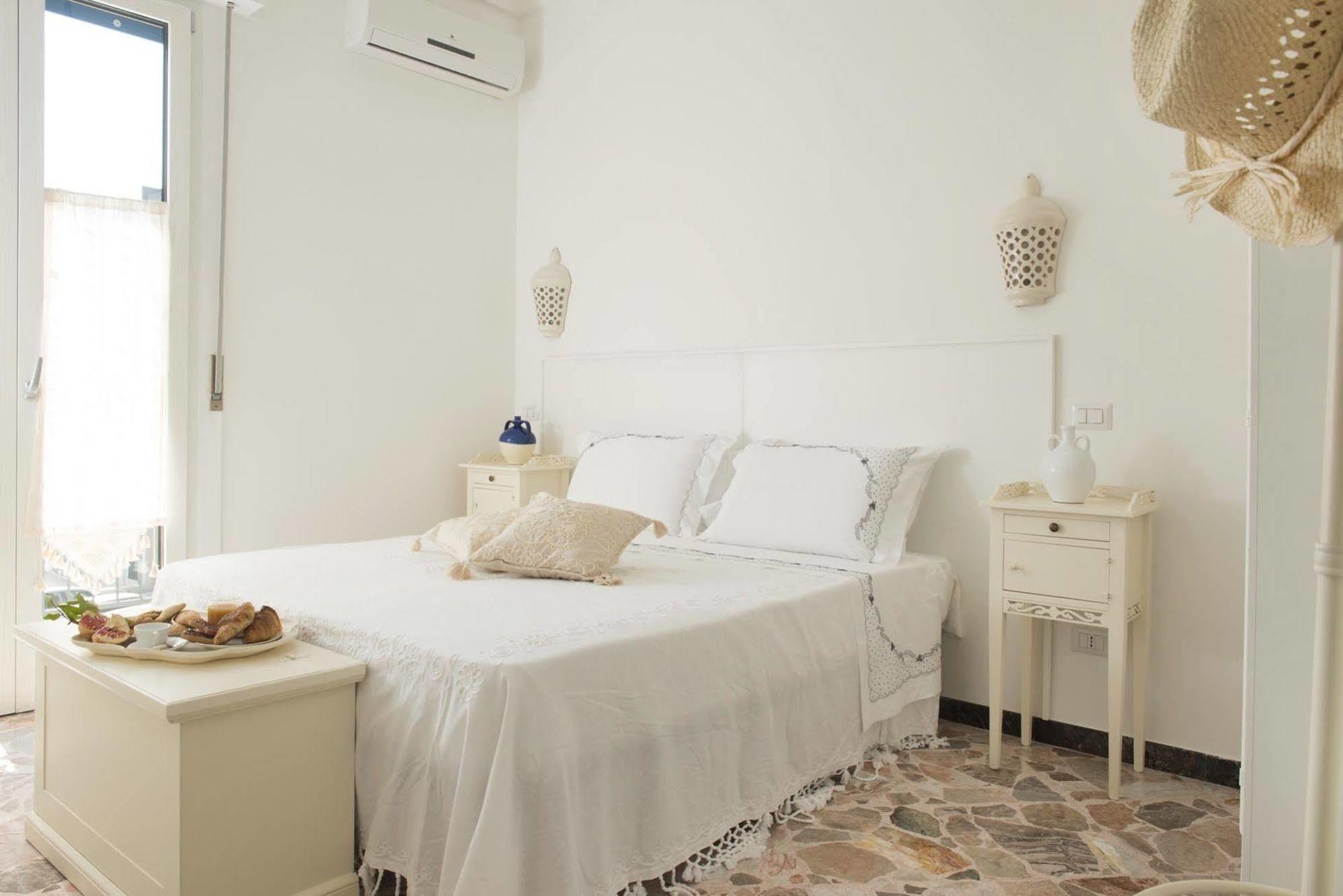 Dimora Cappuccini Guest House Чистерніно Екстер'єр фото