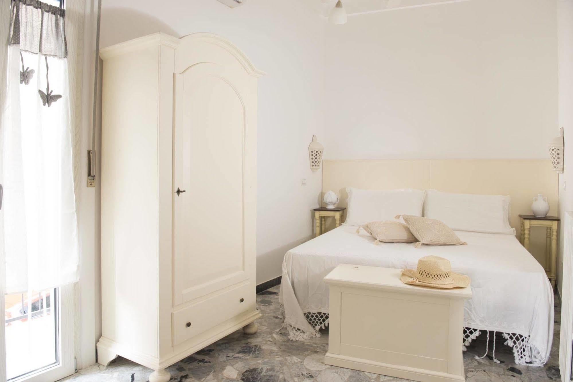 Dimora Cappuccini Guest House Чистерніно Екстер'єр фото