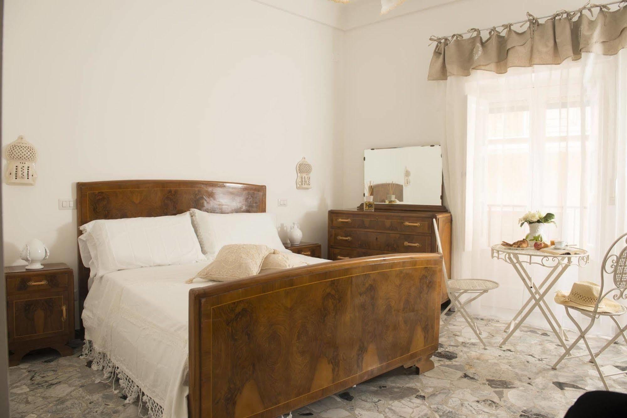 Dimora Cappuccini Guest House Чистерніно Екстер'єр фото