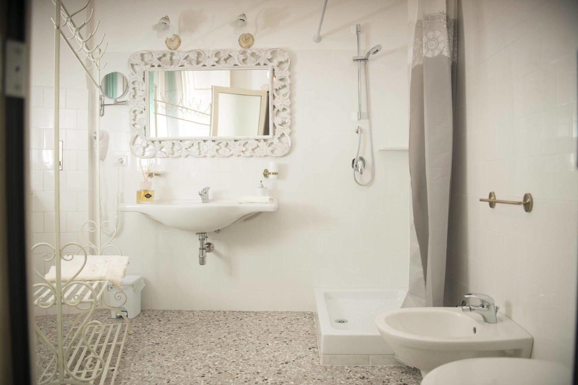 Dimora Cappuccini Guest House Чистерніно Екстер'єр фото