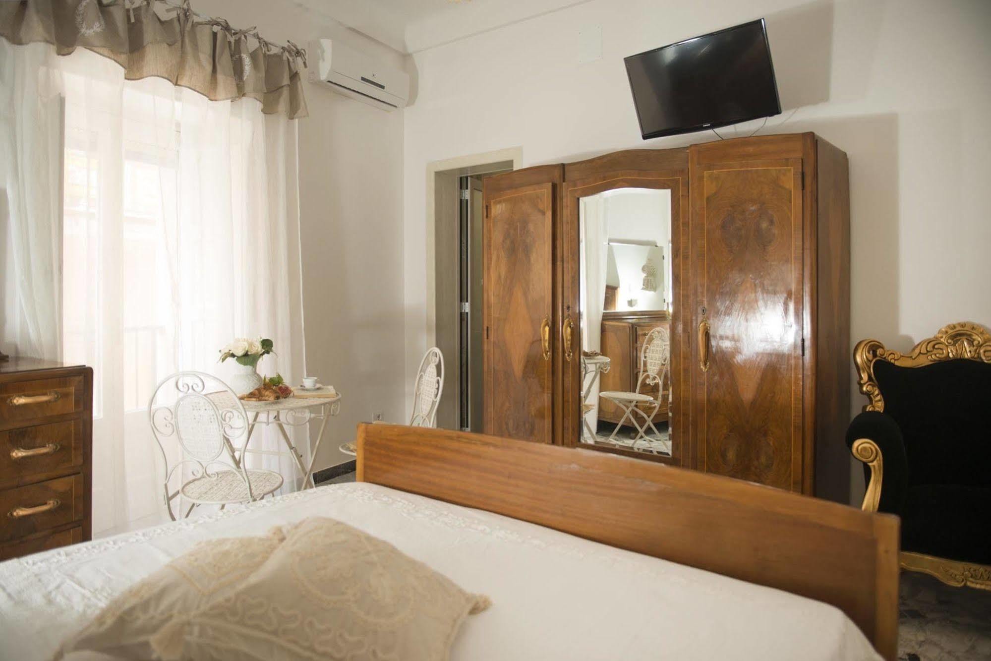 Dimora Cappuccini Guest House Чистерніно Екстер'єр фото